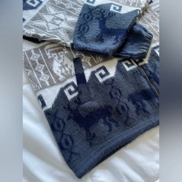 Men's Geometric Pattern Sweater - Navy and Beige - Picture 2 of 7